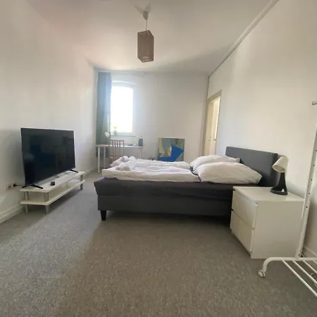 Bluestone - 23qm, Modernes Apartment, 50zoll Tv, Streamer, Kaffee-nespresso, Schwarztee-tee Incl, Kostenfreie Parkplaetze, Blaustein-ulm Apartman *